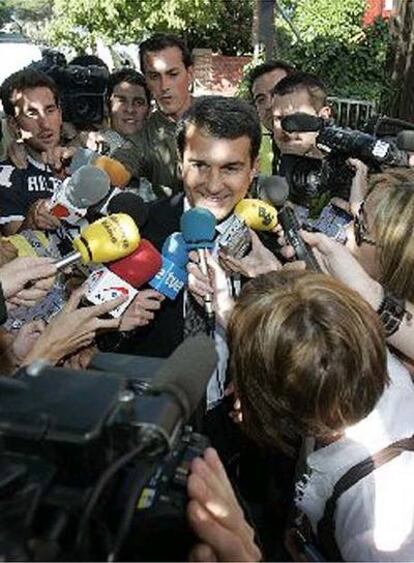 Laporta habla con la prensa