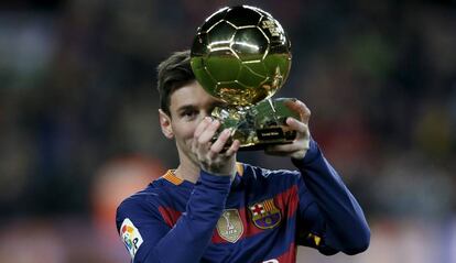 Messi, con el Bal&oacute;n de Oro.