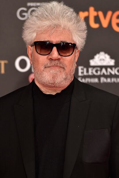 Pedro Almodóvar, con sus inseparables gafas de sol en la alfombra