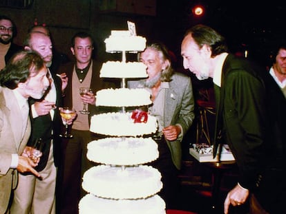 Des de l'esquerra, Antonio de Senillosa, Jaime Gil de Biedma, José Agustín Goytisolo, Carlos Barral i Josep María Castellet a Bocaccio el 1978.