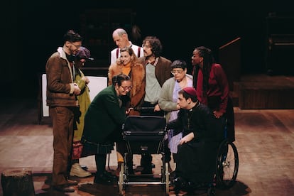 Escena de 'Fantàstic Ramon', con texto y dirección de Clàudia Cedó, en el Teatre LLiure.