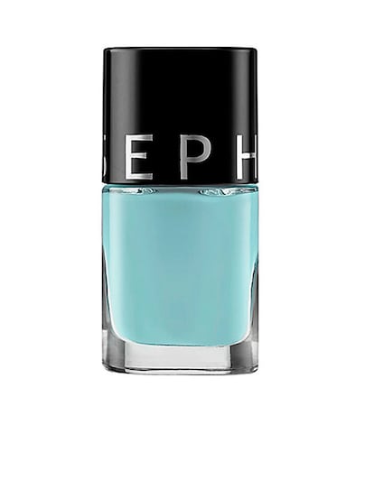 La locura por las manicuras es una tendencia que traspasa las fronteras de los festivales. Pero sin duda estará presente en ellos. Nos gusta este tono de Sephora. Es el 56 el jacuzzi Light Blue. (7 euros aprox.)