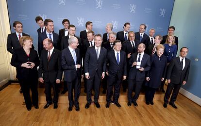 Foto de familia de los mandatarios europeos y principales dirigentes de las instituciones europeas, tras la entrega del Nobel de la Paz.