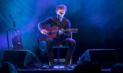 Jake Bugg, durante un concierto.