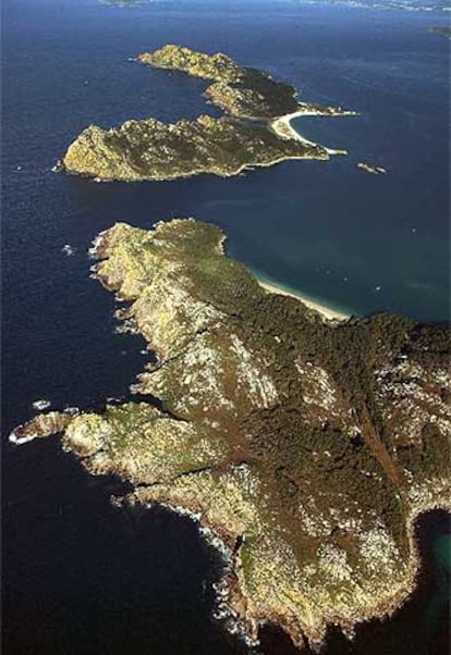 Vista aérea de las islas Cíes, en la entrada de la ría de Vigo.