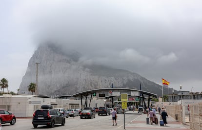 Controles policiales en la frontera de Gibraltar, en una imagen del pasado mes de mayo