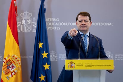 El presidente de la Junta de Castilla y León, Alfonso Fernández Mañueco, en una rueda de prensa en enero.