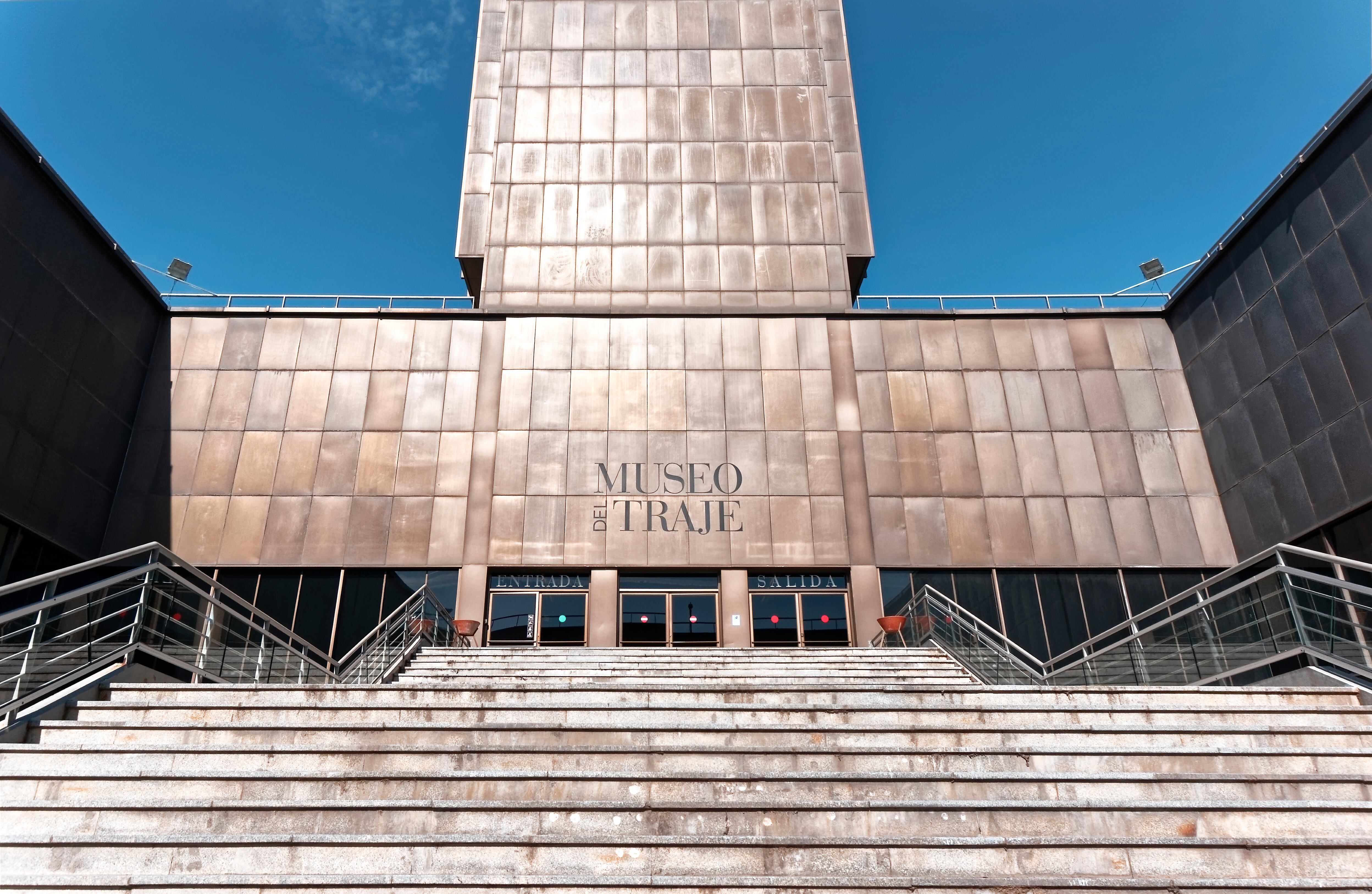 Entrada principal al Museo del Traje, en Madrid.