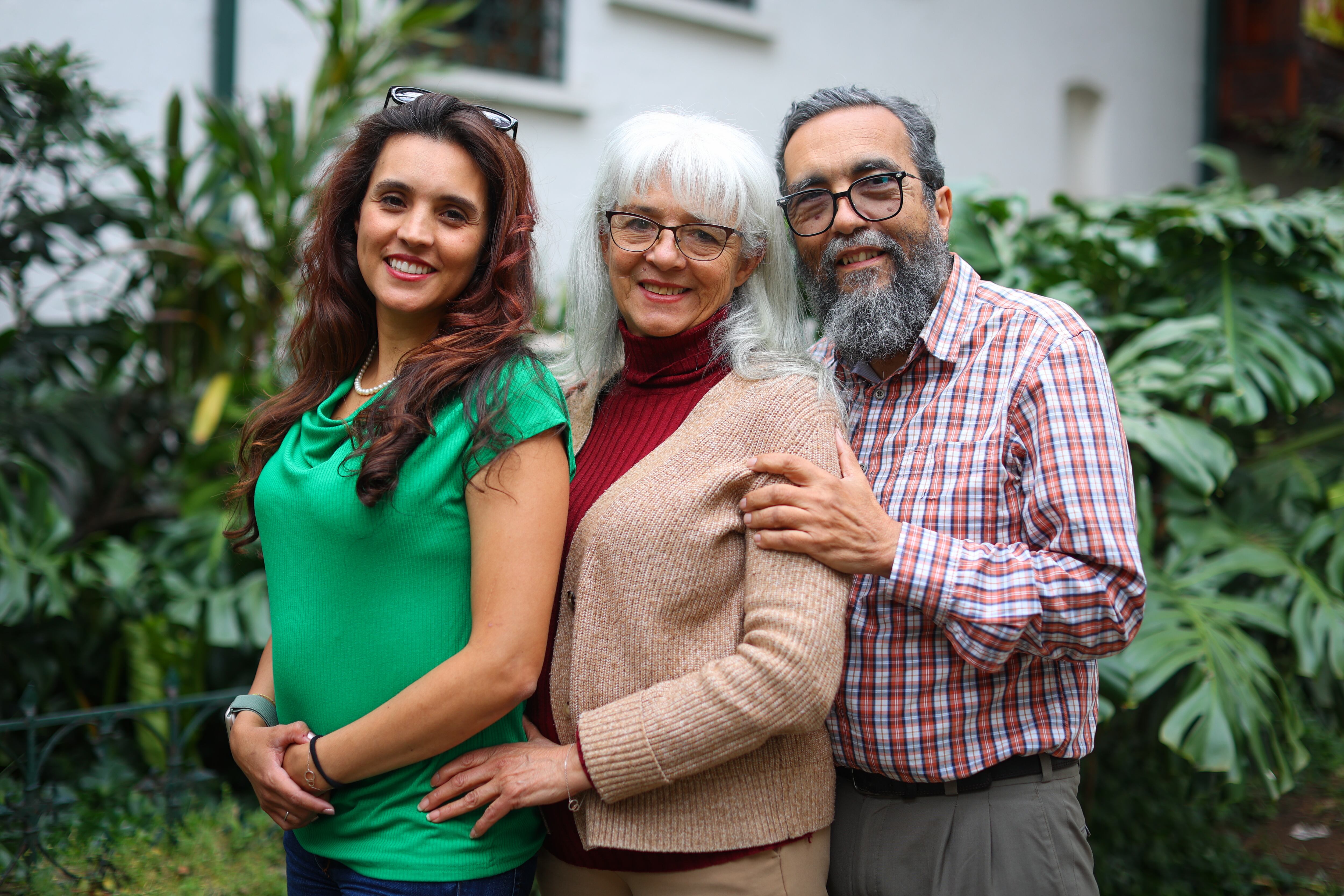 Brisa De Angulo con su madre Luz Stella Losada y su padre José Miguel De Angulo.