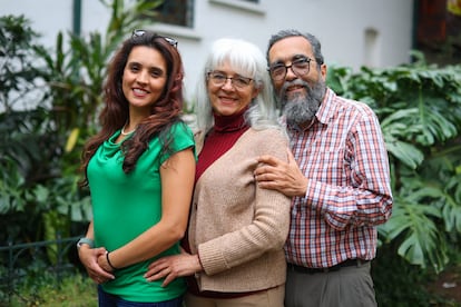 Brisa De Angulo con su madre Luz Stella Losada y su padre José Miguel De Angulo.