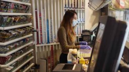 El Gobierno limita aún más la promoción del tabaco dentro del estanco y amplía las multas