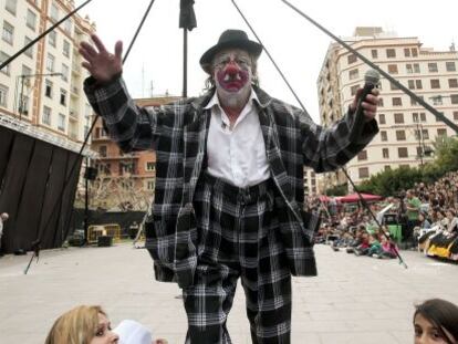 Tortell Poltrona, durante su actuaci&oacute;n en las fiestas de la Magdalena.