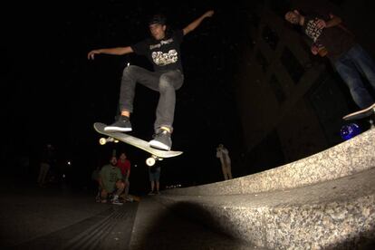 'Ollie' en el Marisquiño con la ayuda de David.