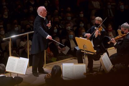 Daniel Barenboim dirige la Sinfonía 'Incompleta' de Schubert a la Staatskapelle de Berlín en el Auditorio Nacional el pasado lunes.