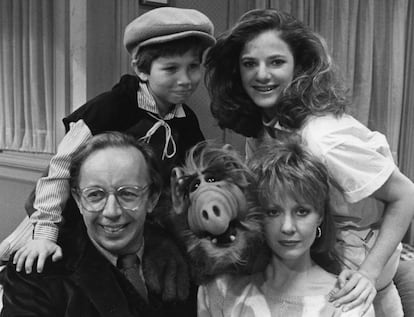 Los protagonistas de la serie 'Alf', con Benji Gregory (arriba a la izquierda), en mayo de 1986, en Los Ángeles.