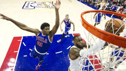 LeBron James e Joel Embiid.