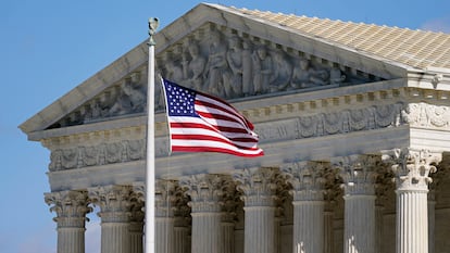 Una bandera de Estados Unidos, en la Suprema Corte.