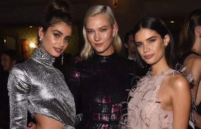 Las modelos Taylor Hill, Karlie Kloss and Sara Sampaio en los CFDA/Vogue Fashion Fund Awards el pasado 6 de noviembre en Nueva York. 