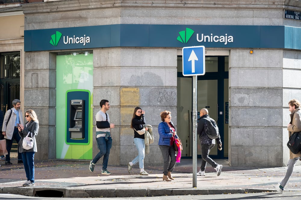 Unicaja está en el punto de mira | Negocios | EL PAÍS