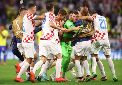 Los jugadores de Croacia celebran la victoria ante Brasil en la tanda de penaltis.