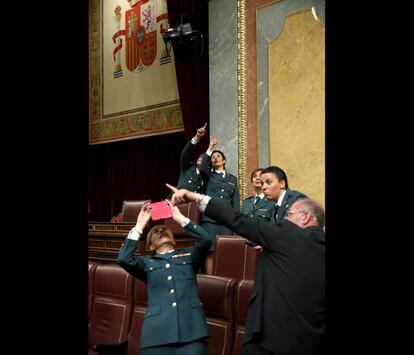 Un momento de la visita al hemiciclo del Congreso.