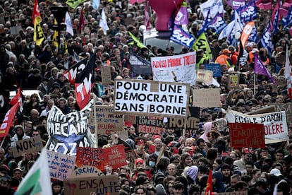 "Por una democracia sin Borne [primera ministra francesa]", se puede leer en una de las pancartas de la manifestación de Nantes de este jueves. 