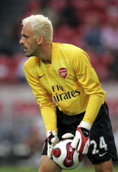 Almunia, en una imagen con el Arsenal.