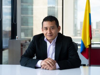 El Ministro de Ciencia Arturo Luna en su despacho en el centro de Bogotá en entrevista con El Pais, el 17 de Agosto 2022.