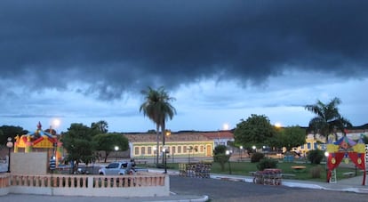 O céu "bonito pra chover" visto da Igreja Matriz, no centro de Oeiras.