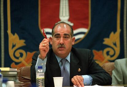 Adolfo Álvarez Sojo, alcalde de Humanes, en 2002