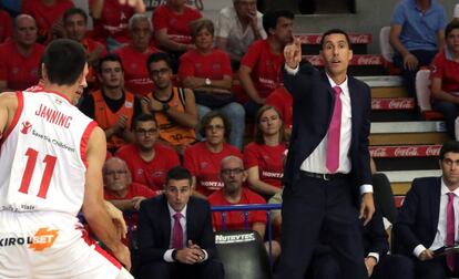 El entrenador del Baskonia, Pablo Prigioni, durante el partido ante el Fuenlabrada.