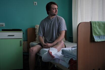 Habitación del hospital de Vishgorod donde se recupera Yuri Saluta, de 28 años, que recibió dos disparos de tropas rusas cuando ejercía de voluntario de la Cruz Roja en el pueblo ocupado de Demydiv, al norte de Kiev
