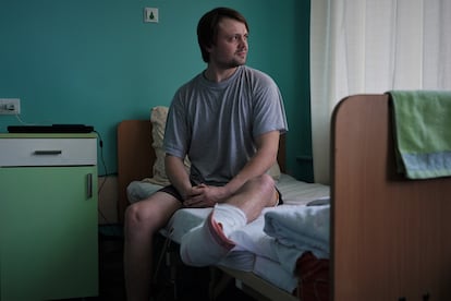 Habitación del hospital de Vishgorod donde se recupera Yuri Saluta, de 28 años, que recibió dos disparos de tropas rusas cuando ejercía de voluntario de la Cruz Roja en el pueblo ocupado de Demydiv, al norte de Kiev