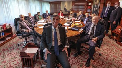 Reunión del pleno del Tribunal Constitucional del 15 de diciembre, con Pedro González-Trevijano en primer término, como nuevo presidente.