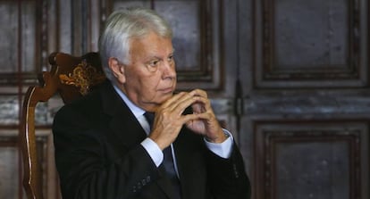 Felipe González, momentos antes de recibir el premio en el Palau de la Generalitat.