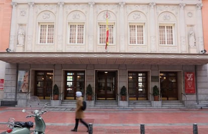 Vista de la fachada del Teatro de la Zarzuela.