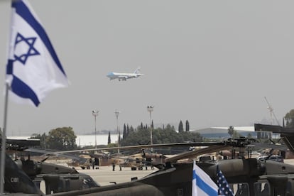 El Air Force One, con el presidente de los Estados Unidos, Donald Trump, a bordo, aterriza en el aeropuerto de Tel Aviv.