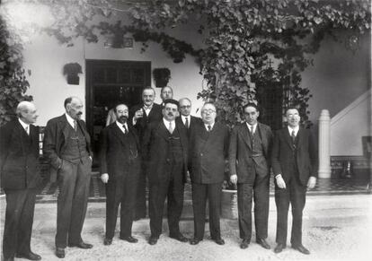 Almuerzo en el Cigarral en 1932. En el centro, Édouard Herriot; a su izquierda, Manuel Azaña, Gregorio Marañón y Luis de Zulueta; a su derecha, Fernando de los Ríos.