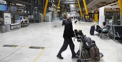 Pasajeros en el aeropuerto Adolfo Suárez Madrid-Barajas.