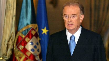 El presidente portugués Jorge Sampaio, en 2004, durante el anuncio de que iba a pedir a Pedro Santana Lopes la formación de un nuevo Gobierno tras la salida de Antonio Barroso para presidir la Comisión Europea