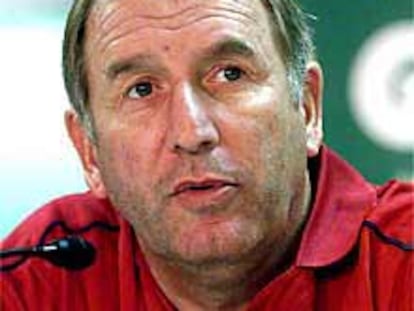 Carles Rexach, druante su conferencia de prensa de ayer.