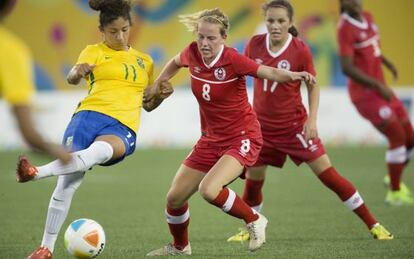 Cristiane na partida contra o Canadá.