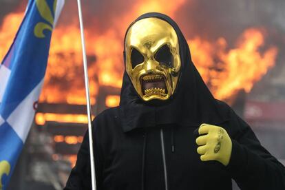 Um dos manifestantes dos 'coletes amarelos', neste sábado, em Paris.