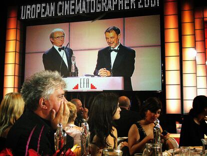 Alcaine recibe en Mlaga el premio Ricardo Franco a toda su carrera. Uno ms a su palmars personal, en el que se incluyen el Premio nacional de Cine 1989,  cinco Goyas y un premio europeo por 'Volver' (en la imagen).