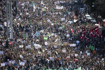 Vista general de la manisfestación de estudiantes y activistas en Roma (Italia).
