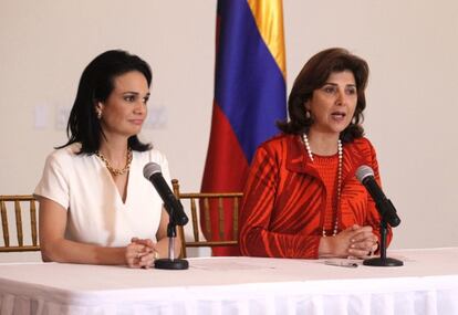 La ministra de exteriores paname&ntilde;a (i) y su hom&oacute;loga colombiana
 