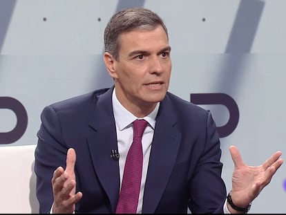 El presidente del Gobierno, Pedro Sánchez, durante la entrevista en TVE.