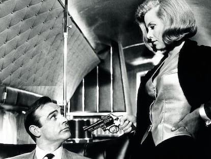 Guapas, seguras de sí mismas, inteligentes y más malas que la tiña. Así son las chicas Bond, como Pussy Galore, a quien Honor Blackman puso rostro y curvas en Goldfinger (1964).