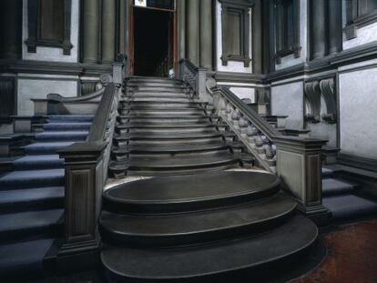 La escalera de la Biblioteca Laurenziana de Florencia, proyectada por Miguel Ángel.