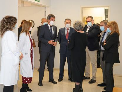 El presidente de la Generalitat Valenciana, Carlos Mazón, visita con miembros de su gobierno el hospital psiquiátrico Pare Jofré de Valencia tras la presentación del nuevo Plan de Salud Mental y Adicciones de la Comunidad Valenciana.